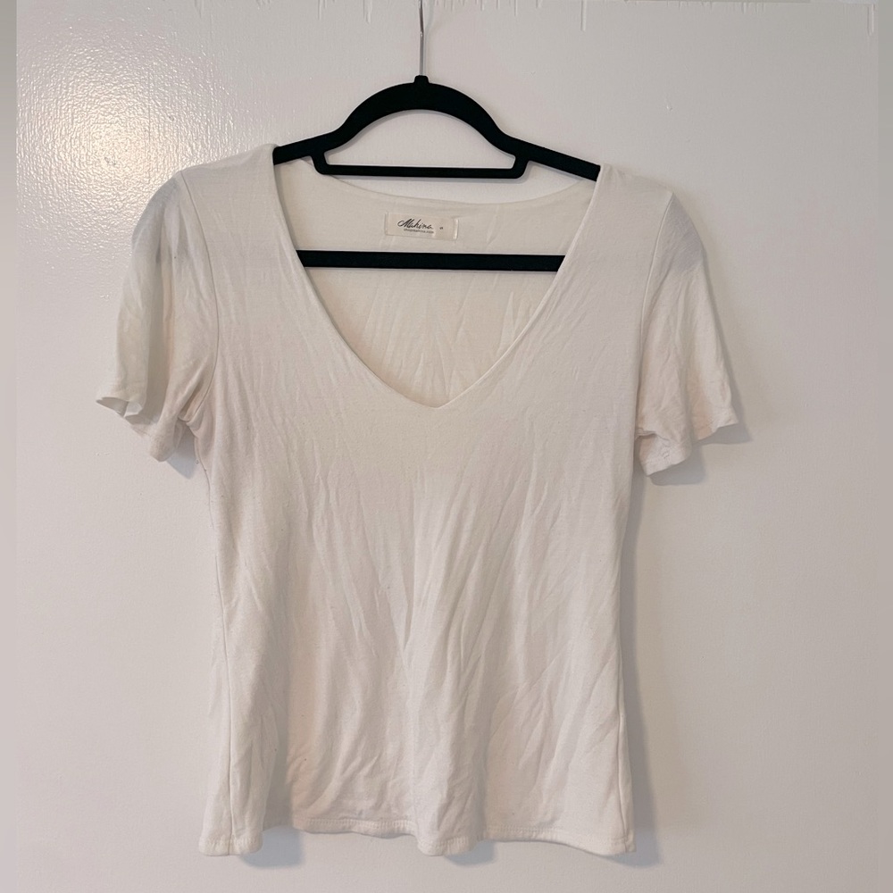 Thick fabric white v neck tee mahina